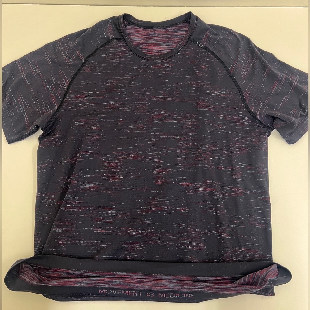 Lululemon men’s metal vent shirt